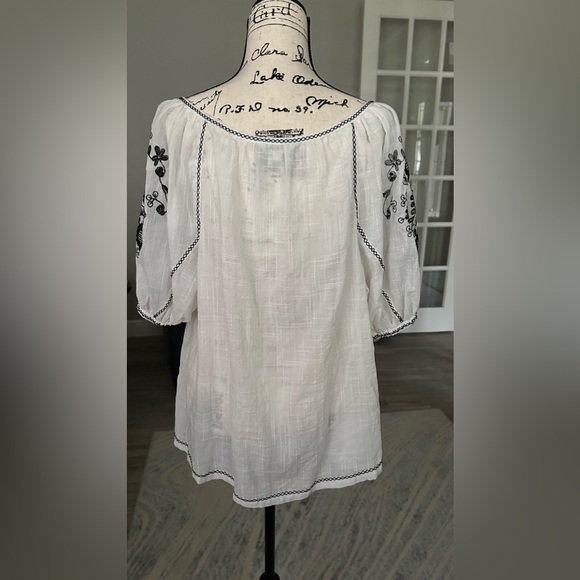 Max Studio London Embroidered Top - Picture 6 of 6